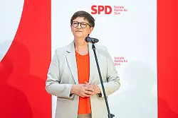 Saskia Esken zieht sich aus der Spitze zurück. - © Christophe Gateau/dpa