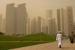 Bei einem Sandsturm kommt das Sonnenlicht kaum noch zur Erde durch (Archivbild) - &copy; Nikku/XinHua/dpa