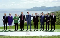 Erst winkte er noch freundlich für Familienbild - dann ließ Trump 2018 am Ende den G7-Gipfel scheitern, indem er seine Zustimmung zur Abschlusserklärung zurückzog. (Archivbild) - © Michael Kappeler/dpa