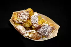 Au&szlig;en goldbraun, innen fluffig, aber auch saftig und auf keinen Fall teigig: So w&uuml;nscht man sich den Kaiserschmarrn. - &copy; Nico Tapia/dpa-tmn