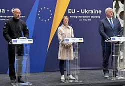 W&auml;hrend Putin bei seiner Milit&auml;rparade den Angriff auf die Ukraine rechtfertigte, kamen in der Westukraine die EU-Au&szlig;enminister zusammen. - &copy; J&ouml;rg Blank/dpa