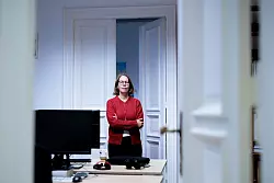 Entschlossen im Kampf gegen Wirtschaftskriminalität: Die frühere Oberstaatsanwältin Anne Brorhilker (Archivbild). - © Carsten Koall/dpa