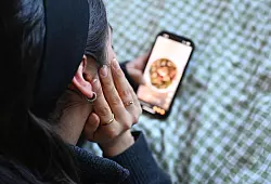 Ein Zusammenhang zwischen Essst&ouml;rungen und h&auml;ufigem Social-Medien-Konsum ist laut Experten belegt. - &copy; Elisa Schu/dpa