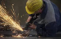 Besonders für körperlich anstrengende Berufe wurde die Chance auf frühere Rente geschaffen. (Archivbild) - © picture alliance / Peter Endig/dpa-Zentralbild/dpa