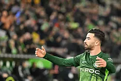 Wolfsburgs Torschütze Mohammed Amoura. - © Swen Pförtner/dpa