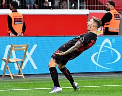 Zweimal stark beim Freistoß: Alejandro Grimaldo. - © Federico Gambarini/dpa