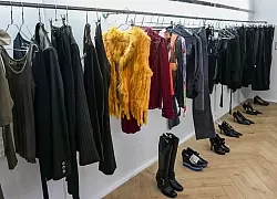 Pelze im modernen Look sind in Second-Hand-L&auml;den zu finden. - &copy; Jens Kalaene/dpa