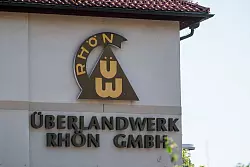 Der kommunal getragene Stromversorger ist laut dem Bürgermeister ein sehr familiäres Unternehmen. - © Daniel Vogl/dpa