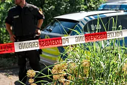 Die Kriminalpolizei sicherte am Tatort Spuren. - © Daniel Vogl/dpa