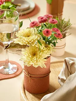 Herbstliche Chrysanthemen-Arrangements bringen Farbe und Frische ins Zuhause. - © JustChrys.com/dpa-tmn