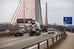 Erneut muss sich der nordrhein-westf&auml;lische Landtag mit einem drohenden Br&uuml;cken-Engpass besch&auml;ftigen. - &copy; Thomas Banneyer/dpa