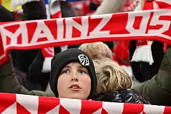 Das Mainzer Stadion war nur sp&auml;rlich besetzt. - &copy; Torsten Silz/dpa