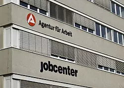Jobcenter sollen zentrale Anlaufstelle f&uuml;r alle Bed&uuml;rftige sein, die arbeiten k&ouml;nnen. (Symbolbild) - &copy; Martin Schutt/dpa