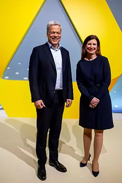 Manfred Knof, Vorstandsvorsitzender der Commerzbank, hatte angek&uuml;ndigt, seinen Ende 2025 auslaufenden Vertrag nicht zu verl&auml;ngern. Nun &uuml;bernimmt Vize-Vorstandschefin Bettina Orlopp (Archivbild). - &copy; Helmut Fricke/dpa