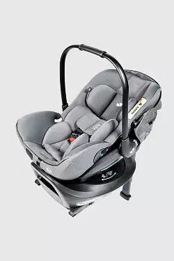 Bei den Babyschalen bekommt die «Joie i-Level Pro» die Note 2,3. - © Ralph Wagner/ADAC/dpa-tmn