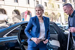 Mecklenburg-Vorpommerns Ministerpräsident Manuela Schwesig ist vorsichtig optimistisch für eine Einigung bei den Koalitionsverhandlungen in dieser Woche. - © Michael Kappeler/dpa