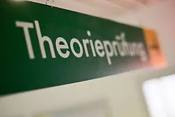 Bei Prüfungen gibt es eine hohe Durchfallquote. - © Sebastian Gollnow/dpa