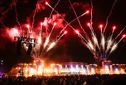 Das ZDF &uuml;bertrug die Silvestershow diesmal aus Hamburg. - &copy; Christian Charisius/dpa