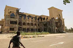 Der Präsidentenpalast in Khartum nach der Rückeroberung durch sudanesische Regierungstruppen. - © Uncredited/AP/dpa