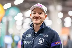 Linus Straßer bei der offiziellen Winter-Einkleidung Ende Oktober. (Archivfoto) - © Daniel Karmann/dpa