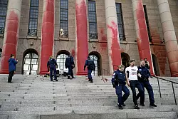 Im Anschluss wurden zehn Aktivisten festgenommen. - © Emmi Korhonen/Lehtikuva/dpa