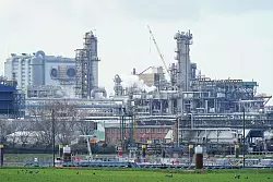 Der Sparkurs bei BASF trifft auch die Anteilseigner. - &copy; Uwe Anspach/dpa