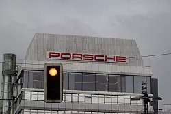 Porsche verschärft den Sparkurs. (Archivbild) - © Marijan Murat/dpa