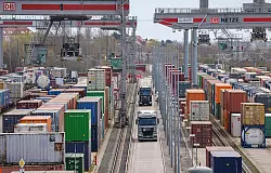 Z&ouml;lle und Handelsschranken belasten den Welthandel (Archivbild) - &copy; Jan Woitas/dpa