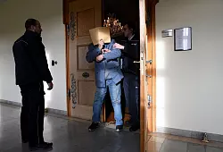 Weil er drei Menschen getötet hat, wurde der Mann zu lebenslanger Haft verurteilt. (Archivbild) - © Stefan Puchner/dpa