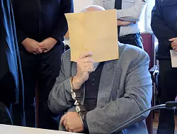 Der Haupttäter erdrosselte und zerstückelte nach Auffassung des Gerichts in den Jahren 2008, 2014 und 2019 drei Männer. Zu den Opfern gehörten der Ehemann und ein Lebensgefährte seiner Tochter. (Archivbild) - © Thomas Burmeister/dpa