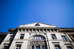 Zweifacher Mutter ins Herz gestochen: 29-Jähriger unter Totschlagsverdacht vor Gericht - © Rolf Vennenbernd/dpa