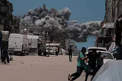 Israels Armee soll die Einsätze in Gaza ausweiten. - © Jehad Alshrafi/AP/dpa