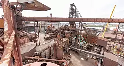 Die Direktreduktionsanlage auf dem ArcelorMittal-Stahlstandort Hamburg wird mit Erdgas betrieben und ist seit mehr als 50 Jahren in Betrieb. (Archivbild) - &copy; Markus Scholz/dpa