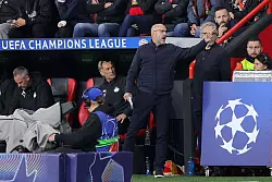 Peter Bosz kennt den FC Bayern aus seiner Bundesliga-Zeit gut. (Archivbild) - &copy; Rolf Vennenbernd/dpa