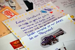 In katholisch gepr&auml;gten Gegenden richten Kinder ihre Briefe eher ans Christkind. (Archivbild) - &copy; Federico Gambarini/dpa