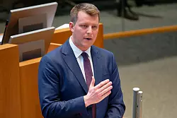 FDP-Landtagsfraktionschef Henning H&ouml;ne spottet &uuml;ber NRW-Ministerpr&auml;sident W&uuml;st. - &copy; Henning Kaiser/dpa