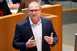 SPD-Landtagsfraktionschef Jochen Ott wirft der NRW-Regierung Arroganz vor. - &copy; Henning Kaiser/dpa