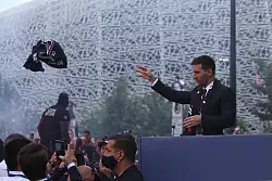 Da war die Messi-Welt in Paris noch in Ordnung - © Rafael Yaghobzadeh/AP/dpa