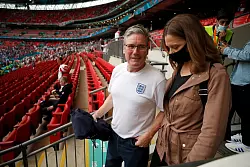 Starmer ist leidenschaftlicher Fußballfan. (Archivbild) - © John Sibley/Pool Reuters/AP/dpa