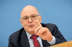 Arbeitgebervertreter Steffen Kampeter übt Kritik an neuem Vorschlag. (Archivfoto) - © Michael Kappeler/dpa