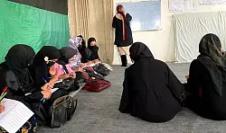 Die islamistischen Machthaber in Afghanistan haben den Zugang zu Bildung für Mädchen massiv eingeschränkt. (Archivbild) - © Fariba Akbari/dpa