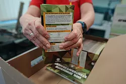 Die ersten Frageb&ouml;gen und Brosch&uuml;ren sollten am Montag bei den vollj&auml;hrig Gewordenen des Jahrgangs 2008 ankommen. - &copy; Kay Nietfeld/dpa