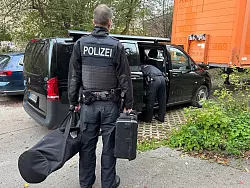 Nach der Entdeckung von zwei illegalen Zigarettenfabriken in NRW beginnt der Prozess gegen 19 Angeklagte - © Wolfram Lumpe/dpa