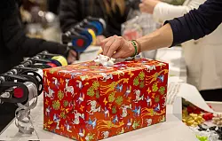 Viele zeigen sich zum Fest großzügig (Archivbild) - © Stefan Puchner/dpa