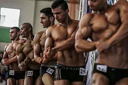 M&auml;nnlichkeit wird immer wieder auch &uuml;ber St&auml;rke definiert. (Symbolbild) - &copy; Mohammed Talatene/dpa