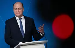 Bayerns Finanzminister Albert F&uuml;racker (CSU) sieht das Ausgleichssystem unter den Bundesl&auml;ndern am Ende. Er sorgt sich um eine &Uuml;berforderung der Geberl&auml;nder. (Archivbild) - &copy; Sven Hoppe/dpa