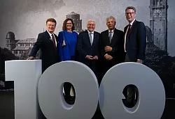 Seit 100 Jahren gibt es im Deutschen Museum Technik zum Anfassen. - &copy; Sven Hoppe/dpa