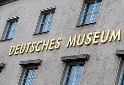 Das Deutsche Museum auf der Museumsinsel feiert 100. Geburtstag. (Archivbild) - &copy; Peter Kneffel/dpa