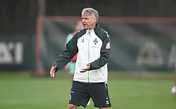 Der neue Trainer Horst Steffen beim Trainingsauftakt von Werder Bremen. - &copy; Carmen Jaspersen/dpa