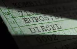 Hat der Fahrzeugschein bald ausgedient? (Archivbild) - © Marijan Murat/dpa/dpa-tmn